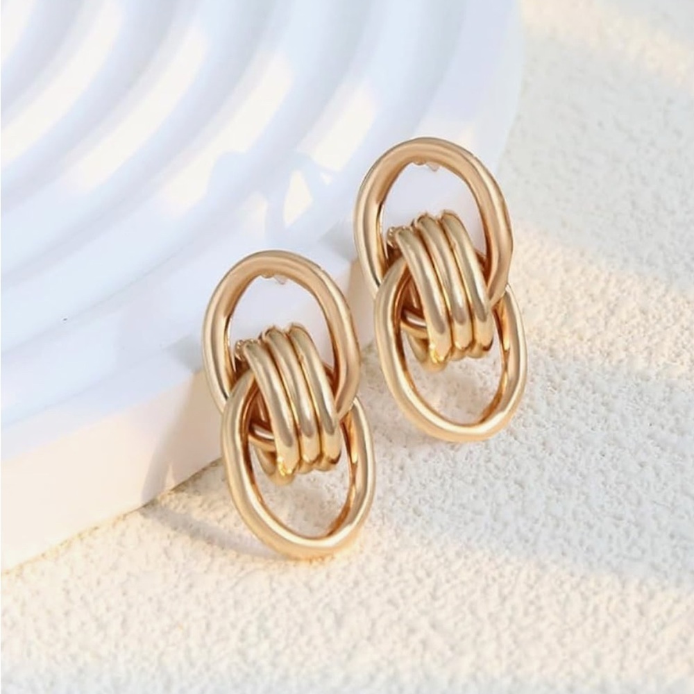 ⚜️ Elegant Gold  Earrings